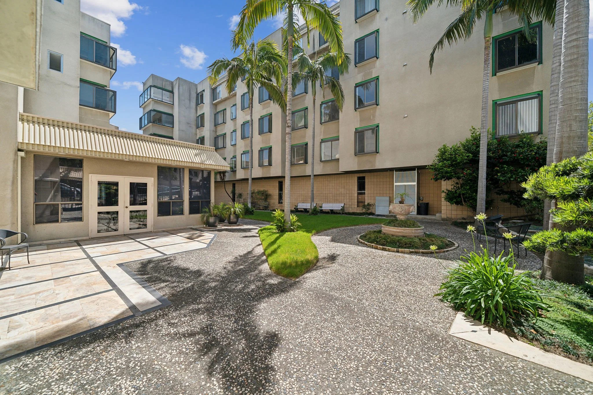 PARK GLENVIEW APARTMENTS