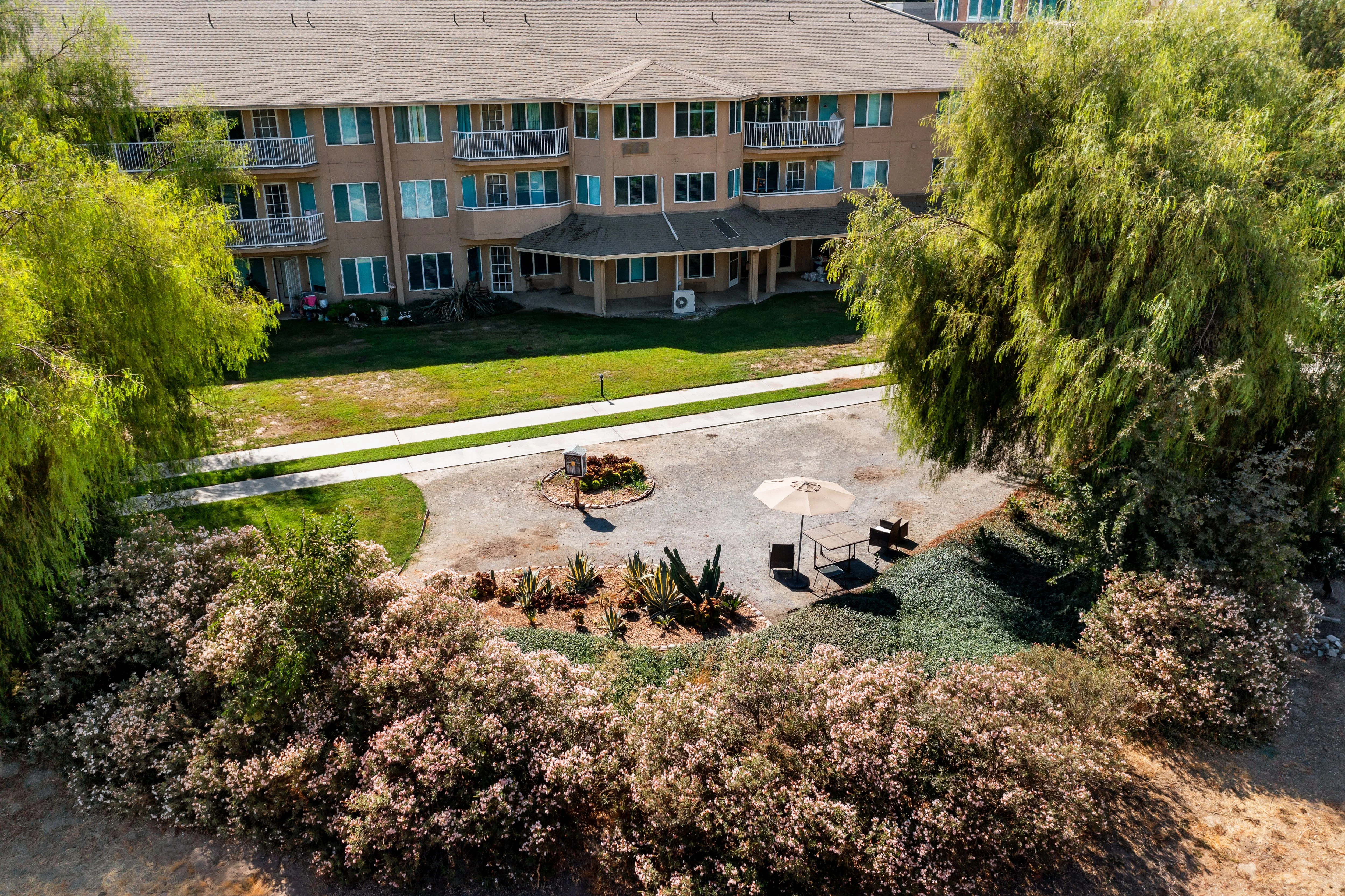 SIERRA HILLS