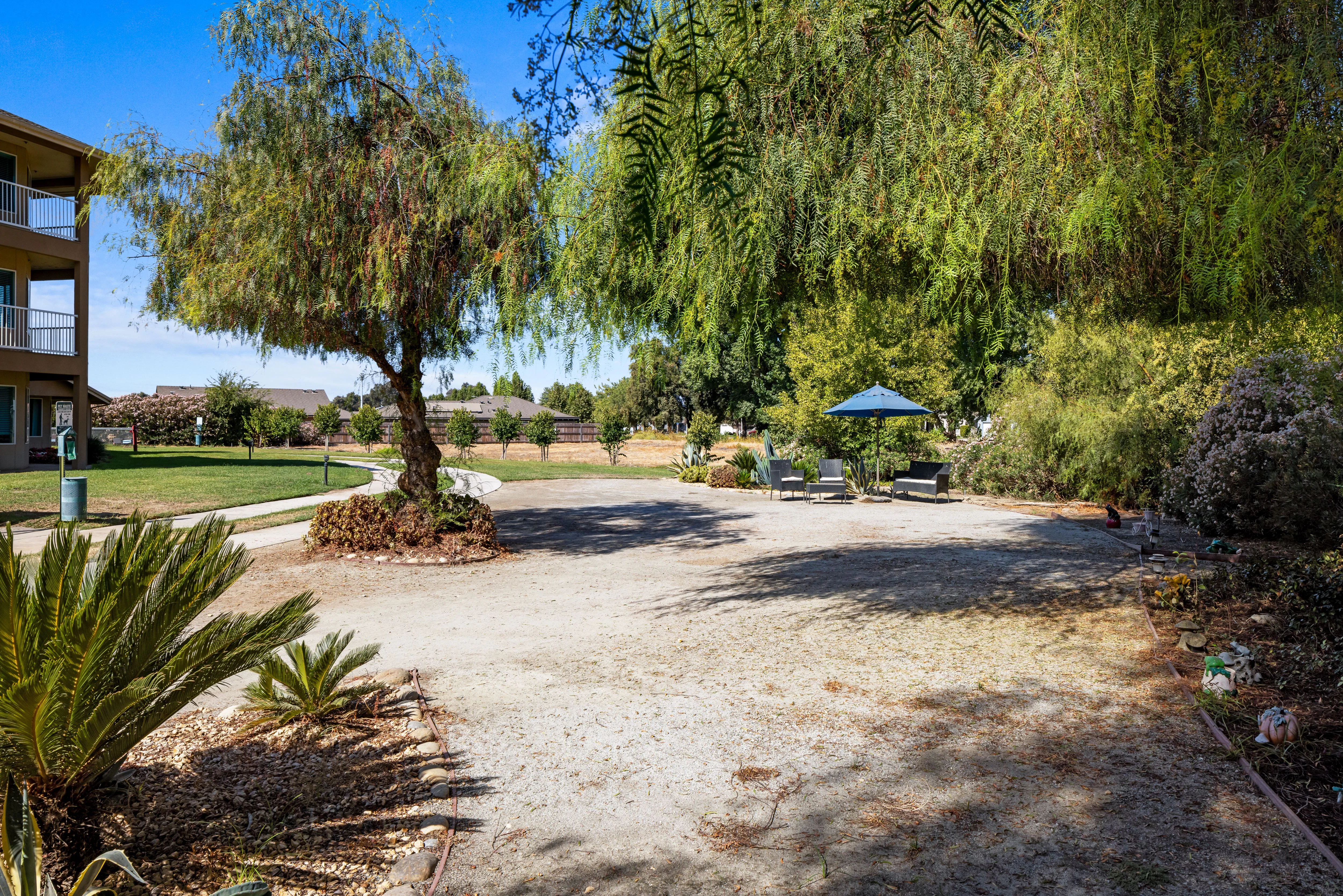 SIERRA HILLS