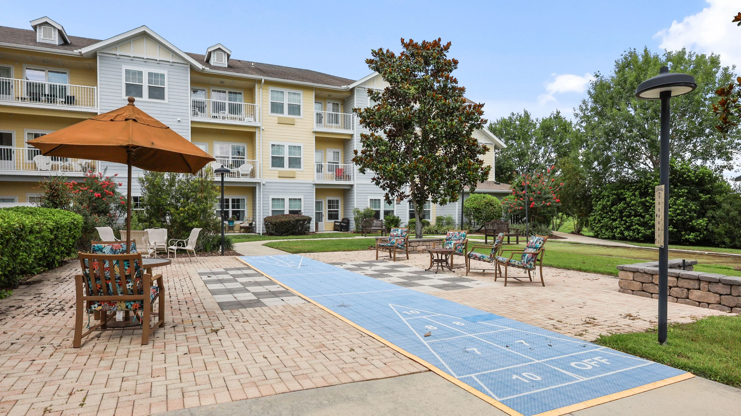 THE CARRIAGE HOUSE GRACIOUS RETIREMENT LIVING