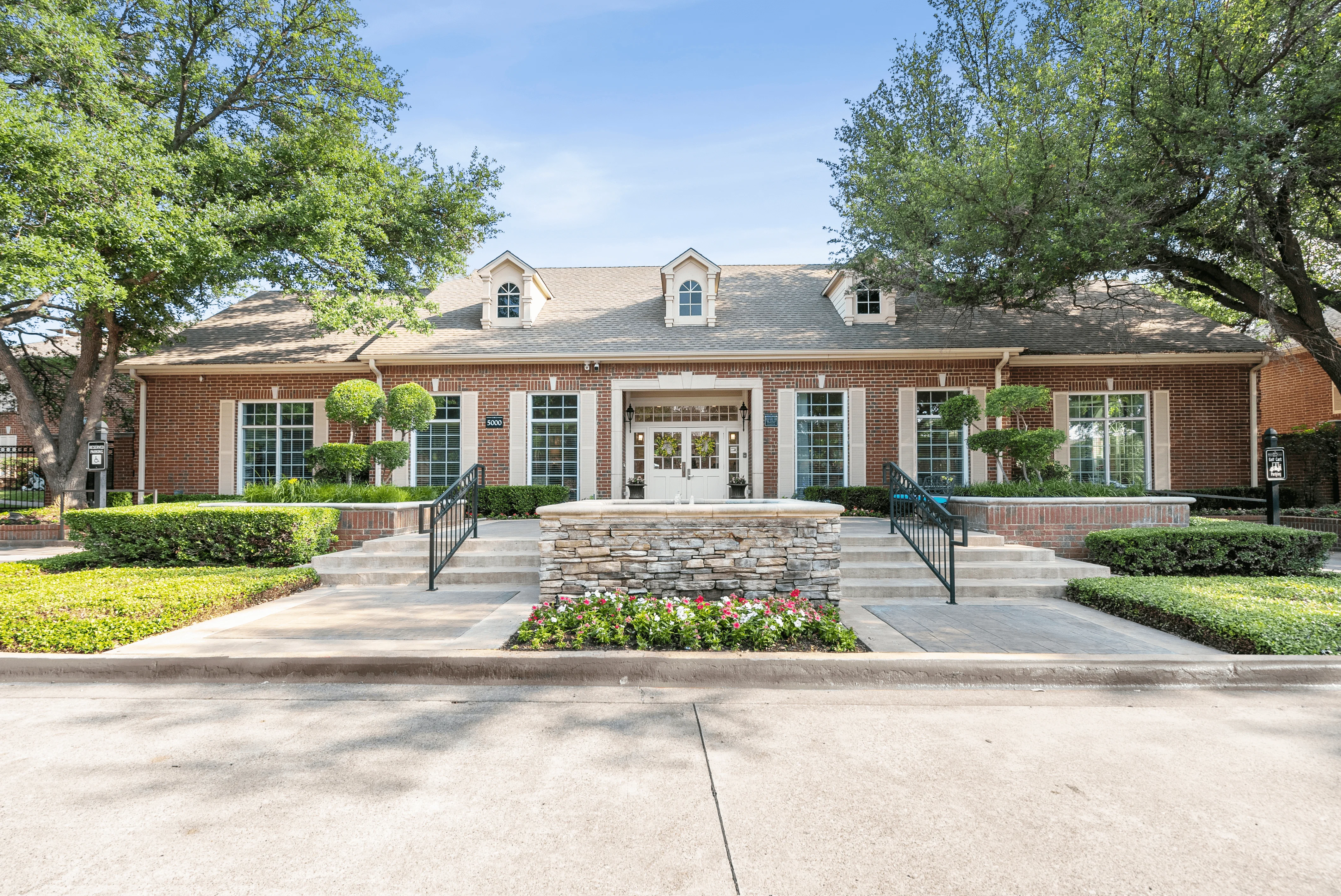 THE OAKS AT PLANO