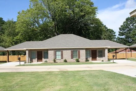 THE OAKS INDEPENDENT APARTMENTS