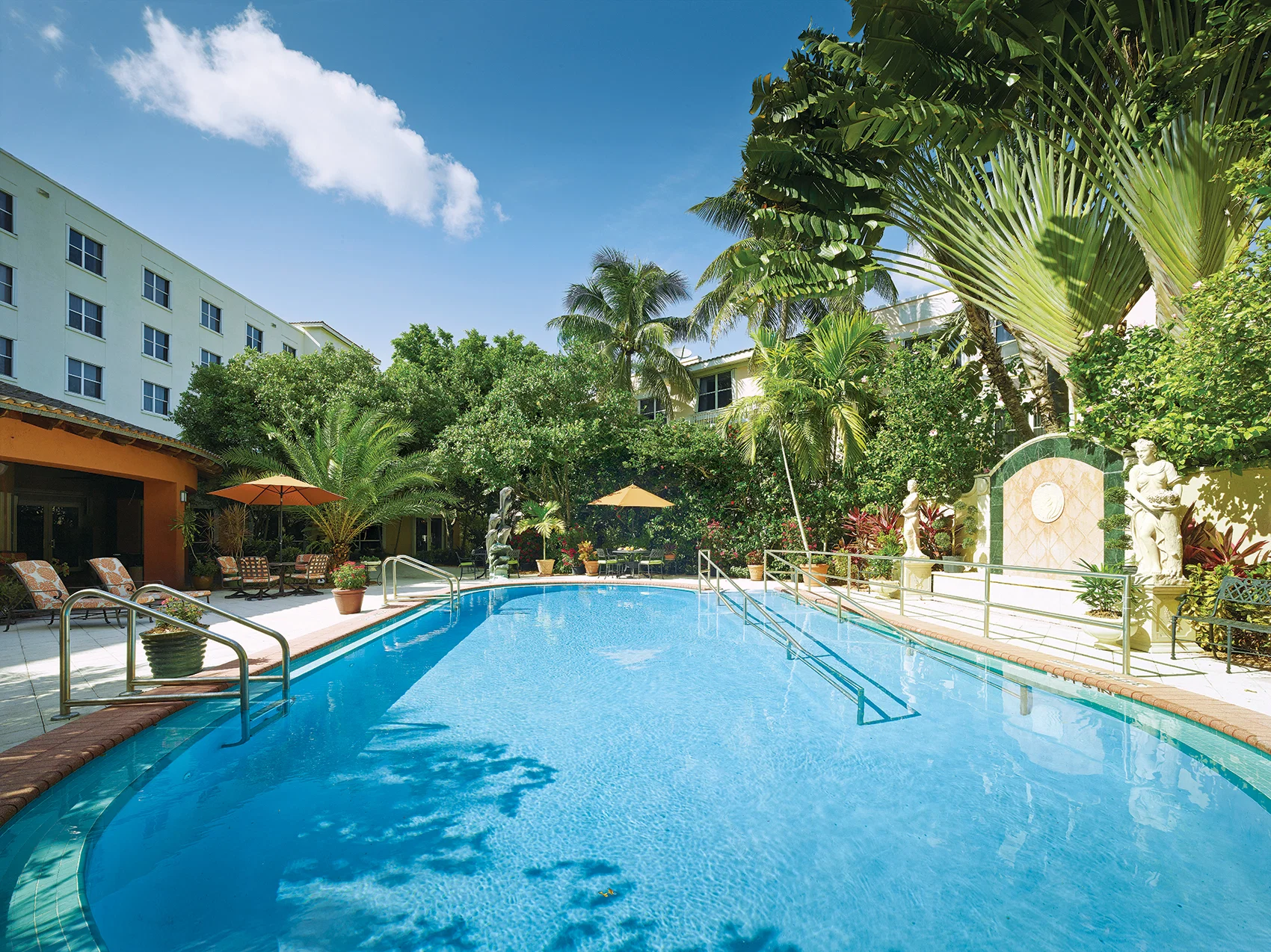 THE PALACE SUITES
