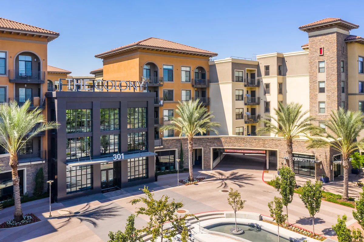 THE COLONY AT THE LAKES APARTMENTS