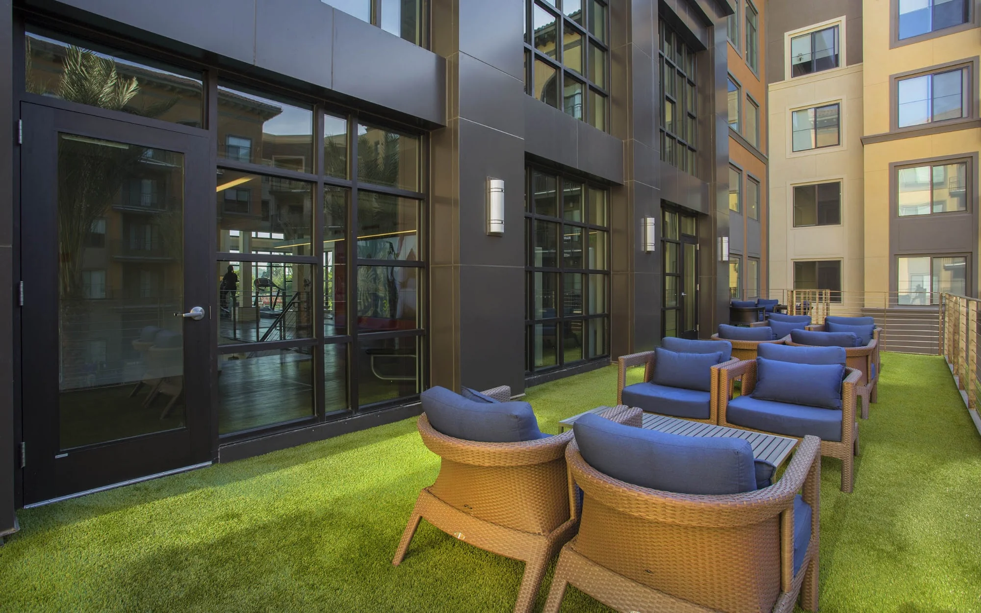 THE COLONY AT THE LAKES APARTMENTS