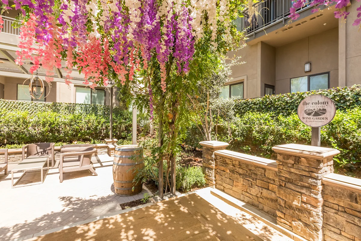 THE COLONY AT THE LAKES APARTMENTS