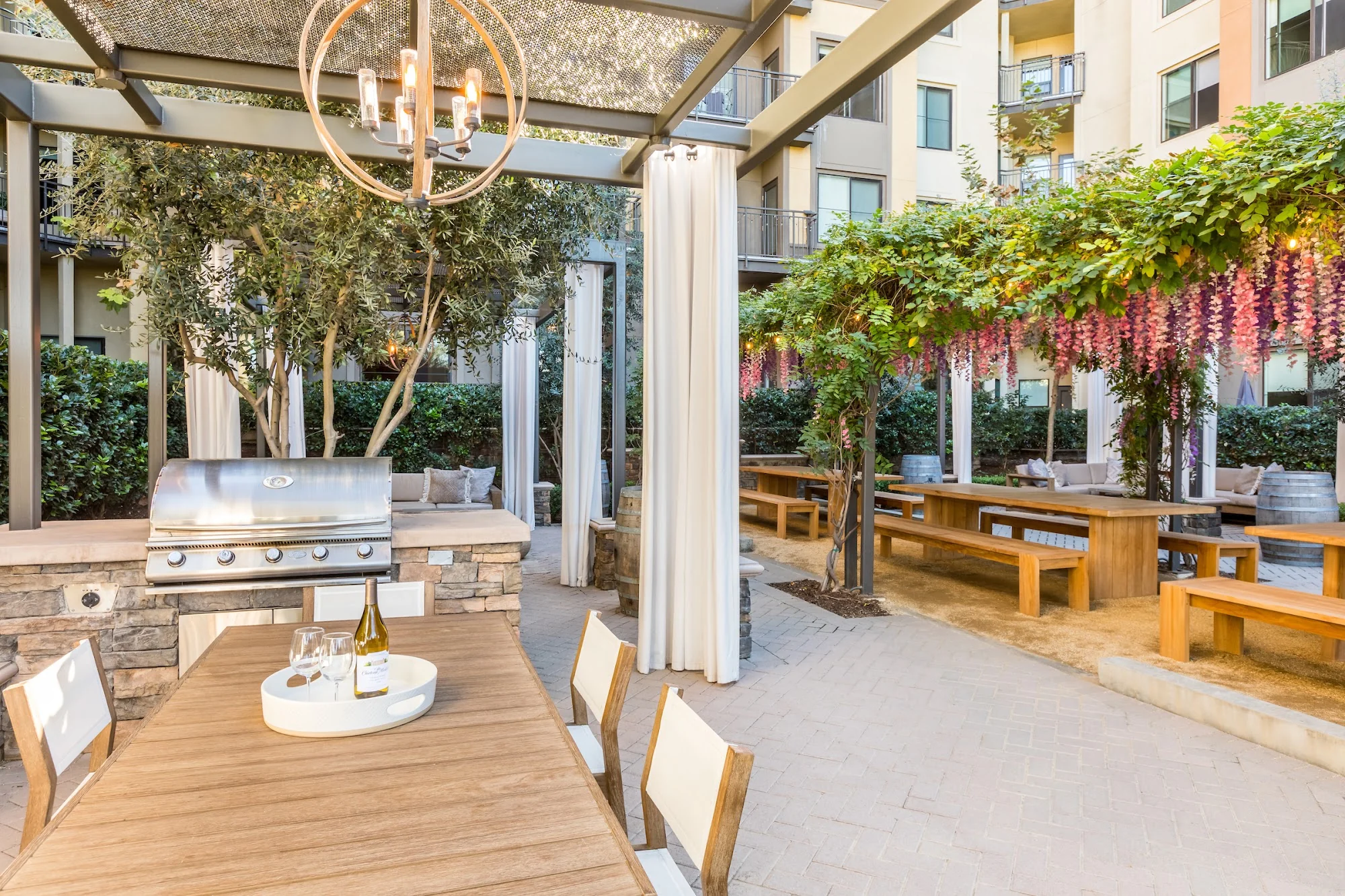 THE COLONY AT THE LAKES APARTMENTS