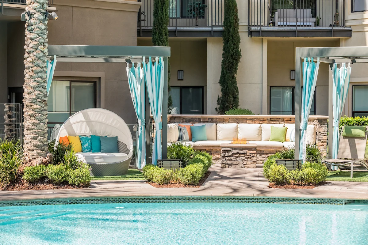 THE COLONY AT THE LAKES APARTMENTS