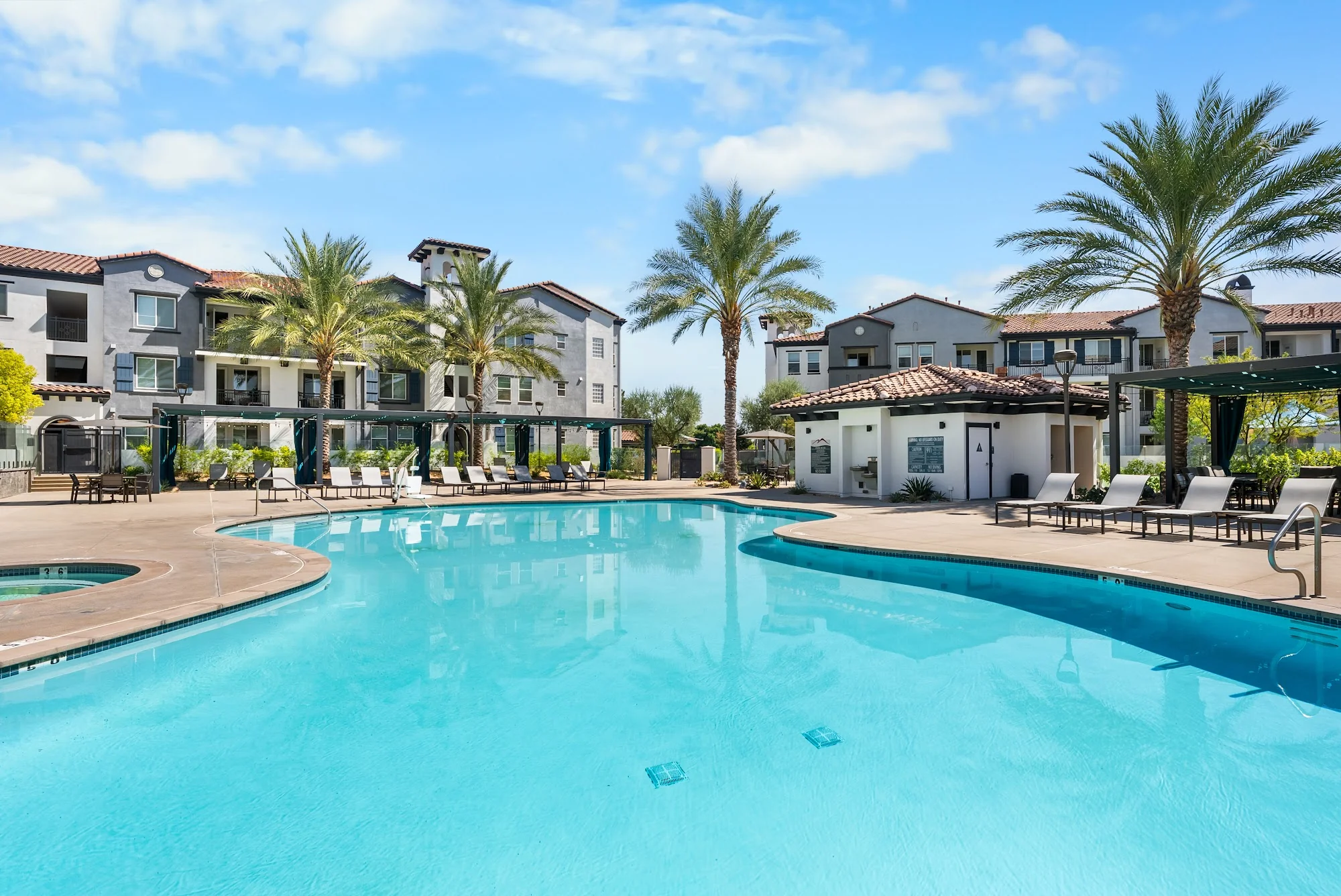 THE CROSSINGS OF CHINO HILLS APARTMENTS