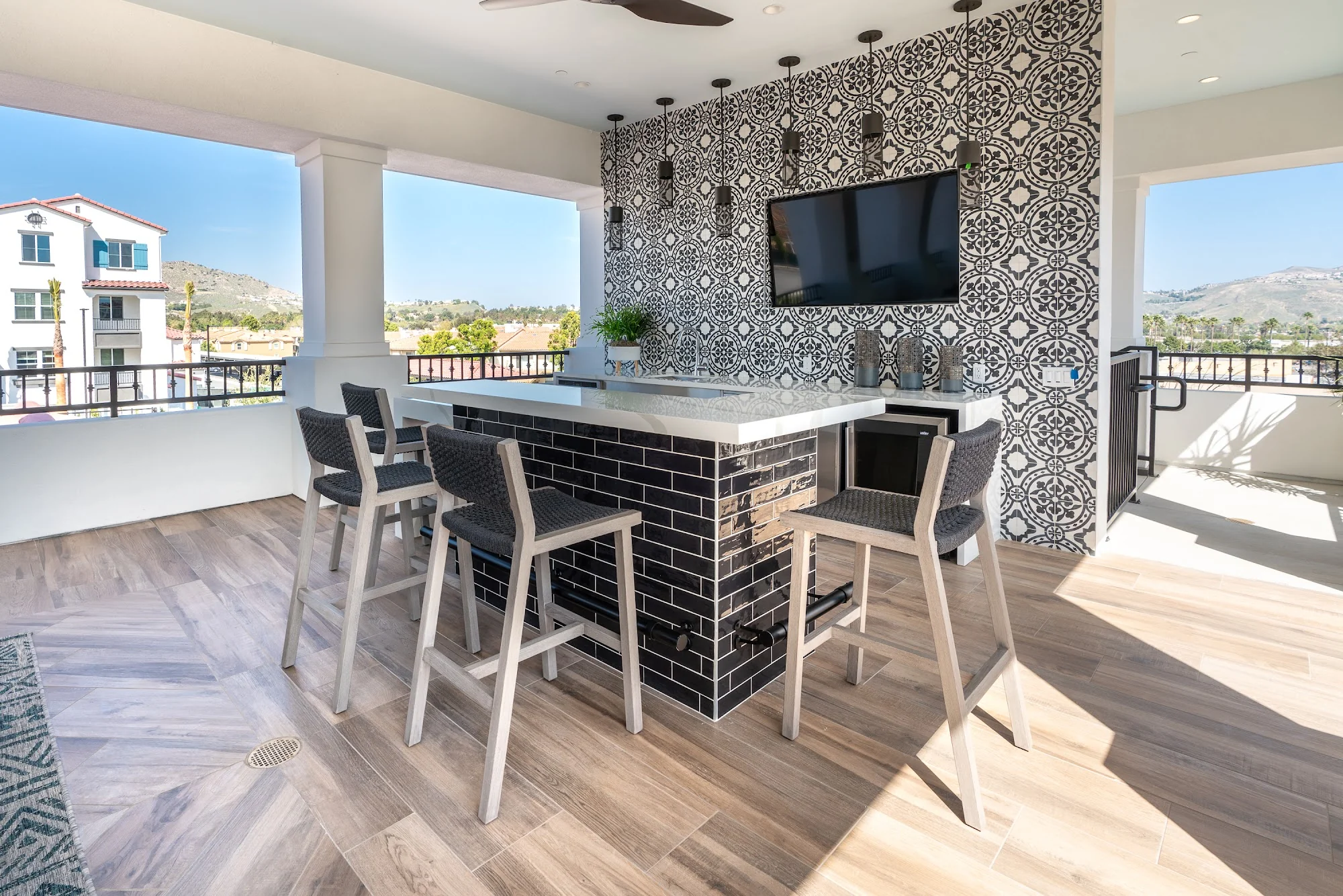 THE MONTEREY CORONA APARTMENTS