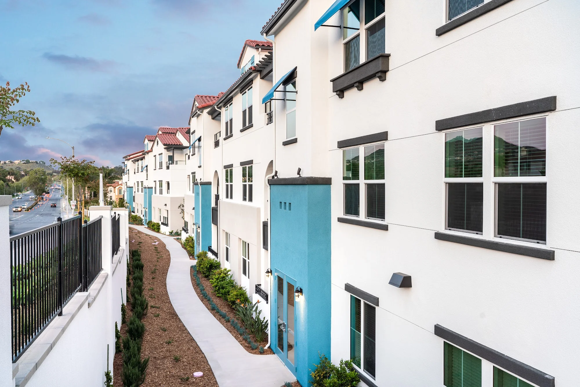 THE MONTEREY CORONA APARTMENTS