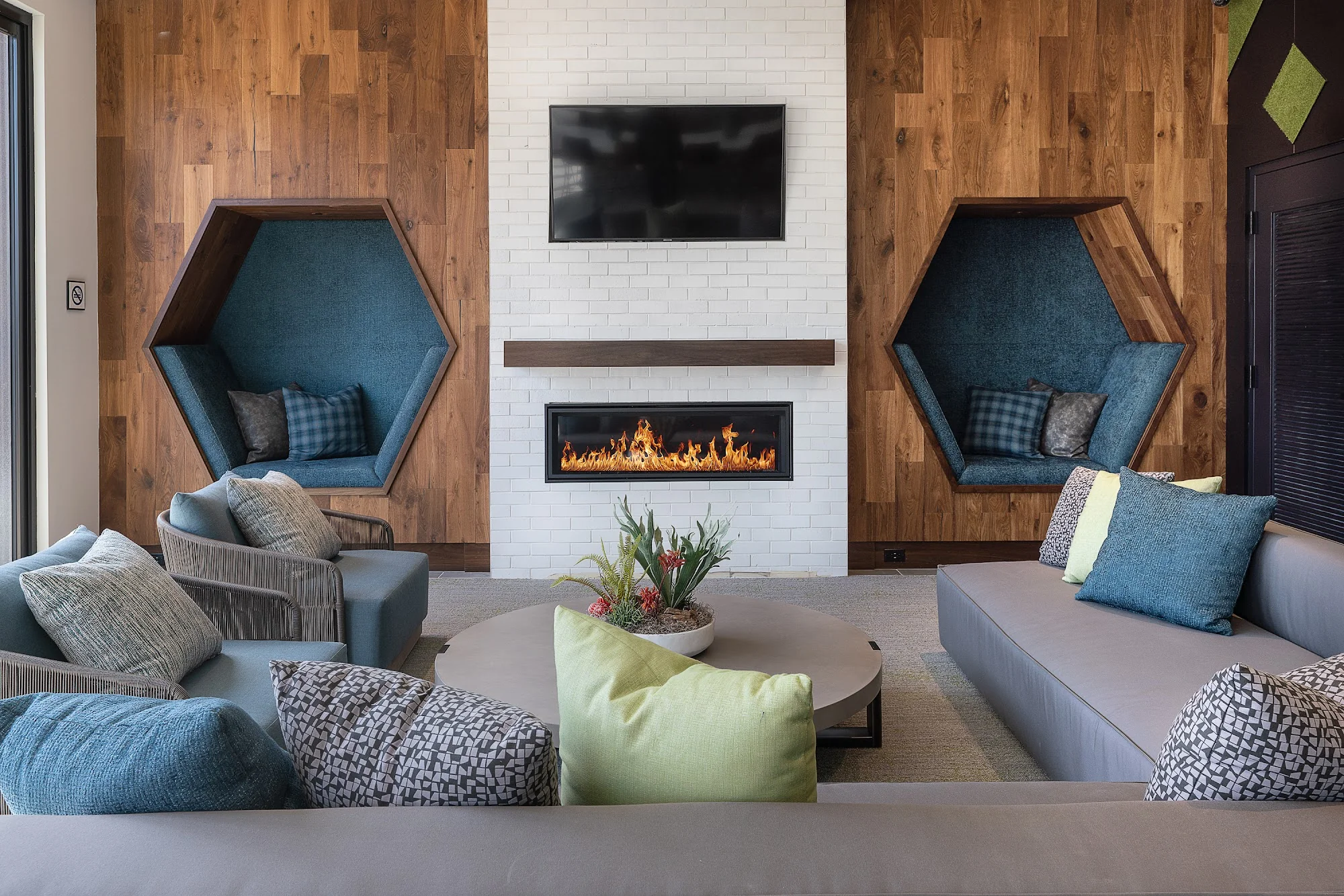 THE MONTEREY CORONA APARTMENTS