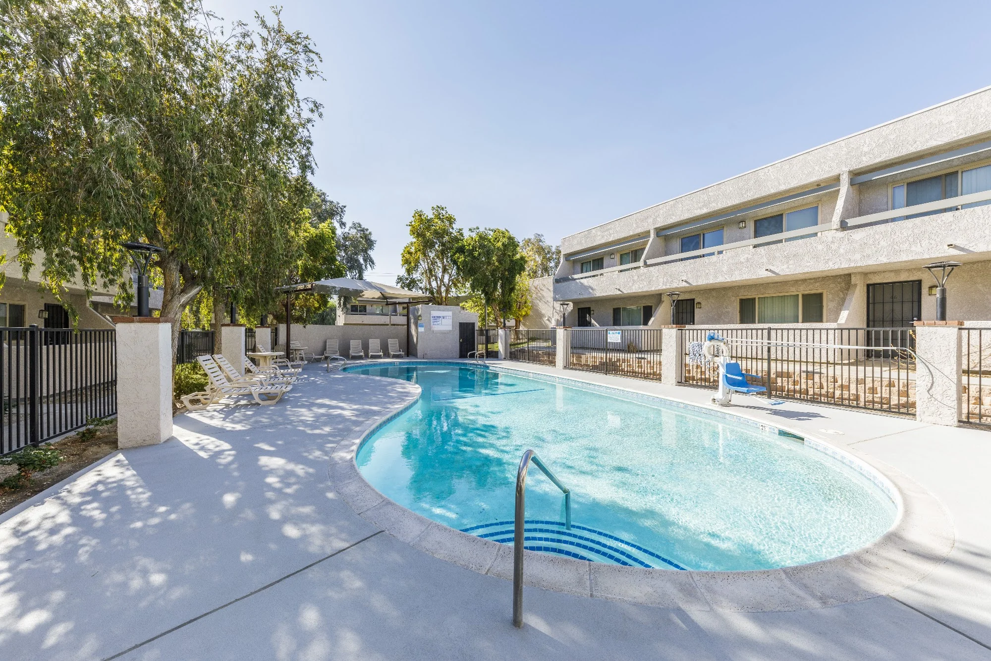 VILLA MIRAGE APTS