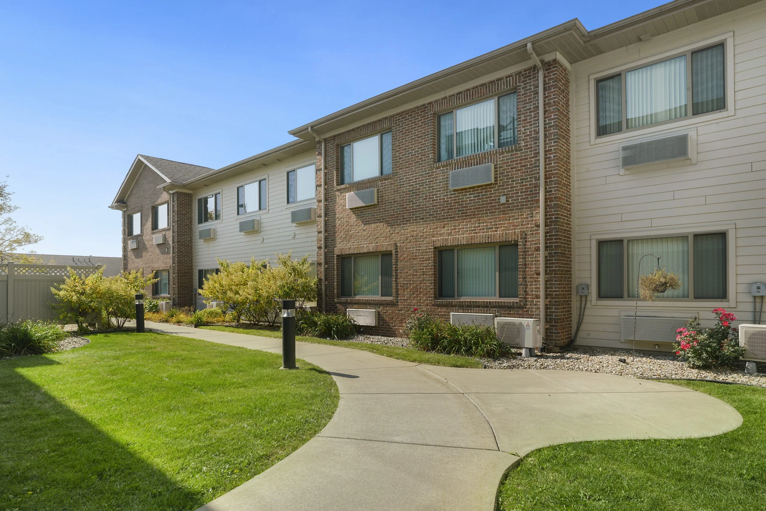 WINDWARD POINTE SENIOR LIVING