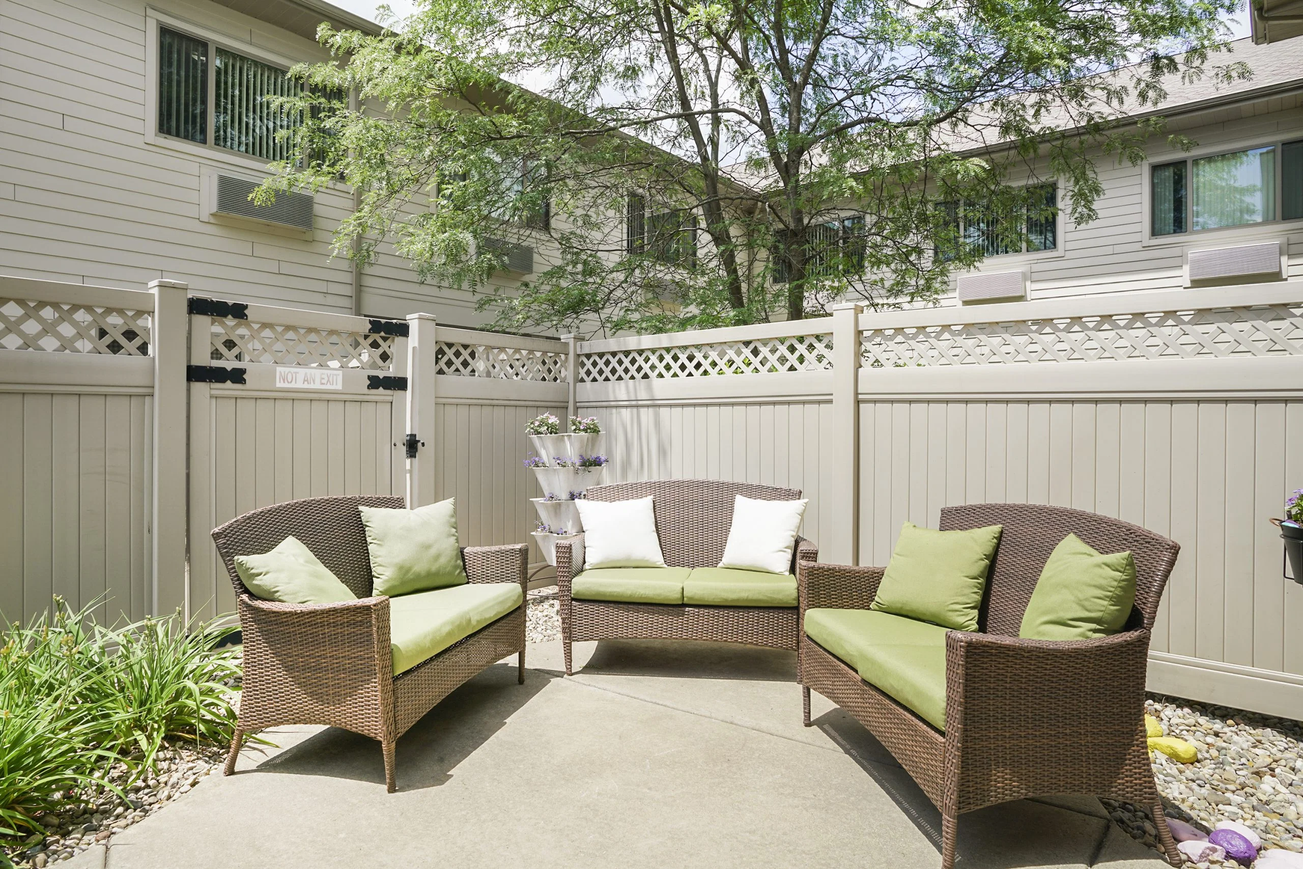 WINDWARD POINTE SENIOR LIVING
