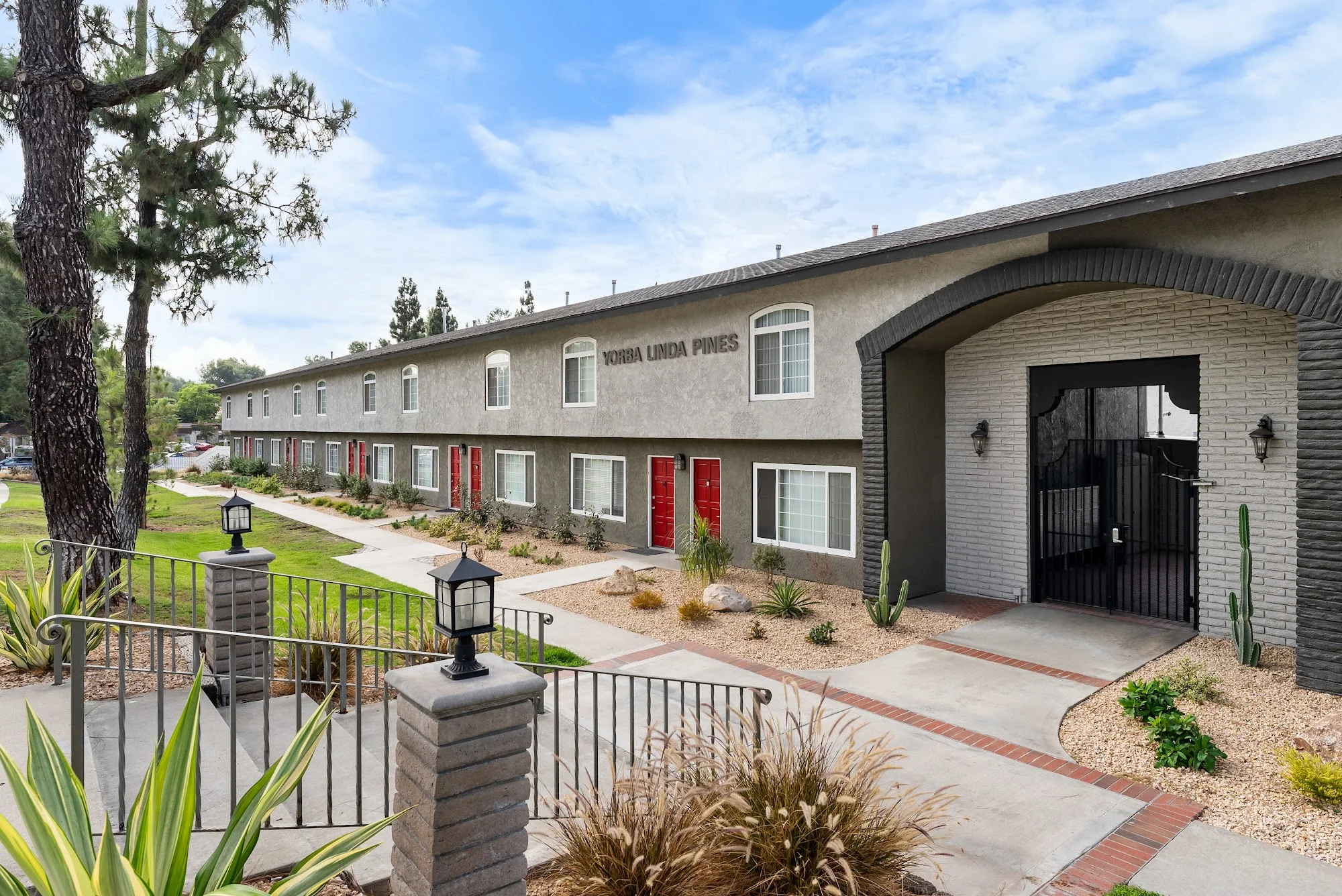 YORBA LINDA PINES & VILLAS APARTMENTS
