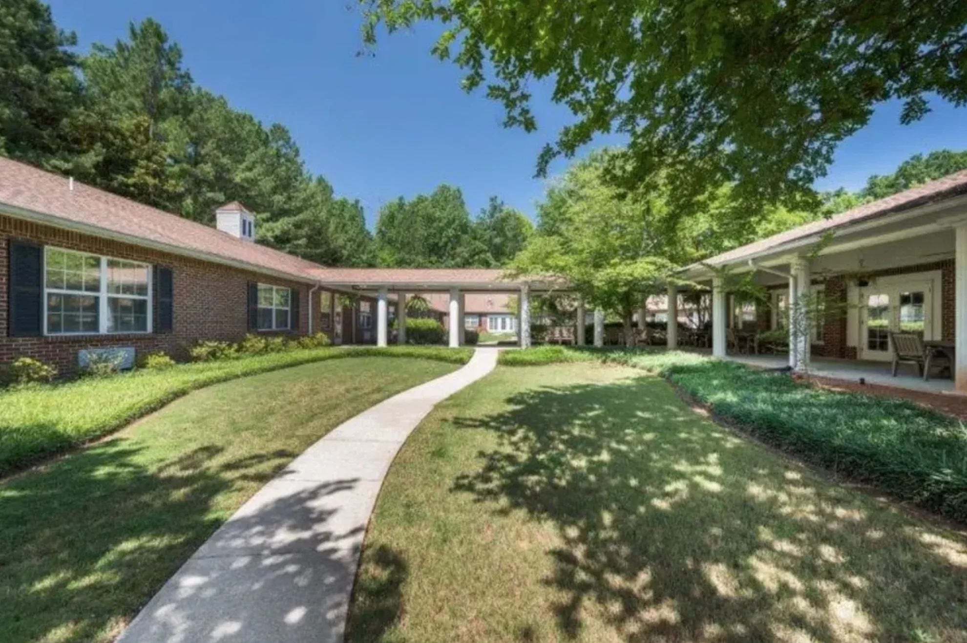 BRIAR GLEN ALZHEIMER'S SPECIAL CARE CENTER