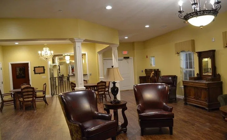 COUNTRY COMFORT -ELMWOOD