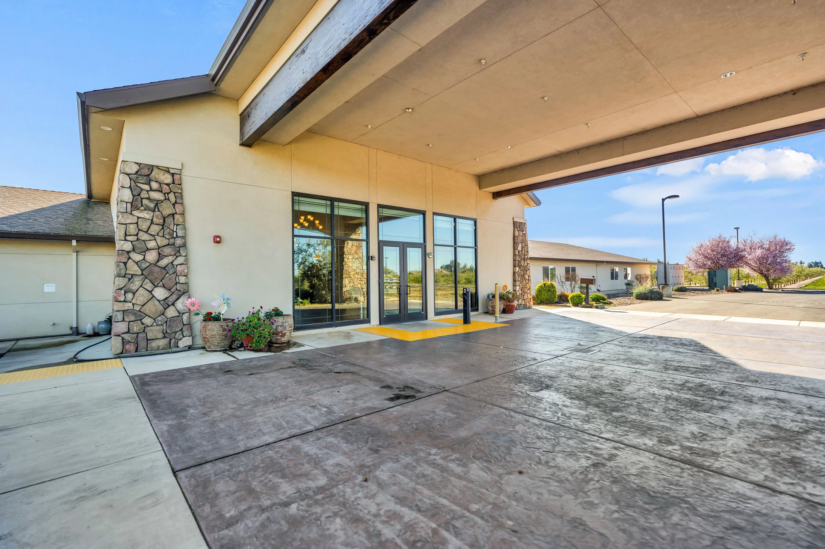 EMERALD OAKS SENIOR COMMUNITY