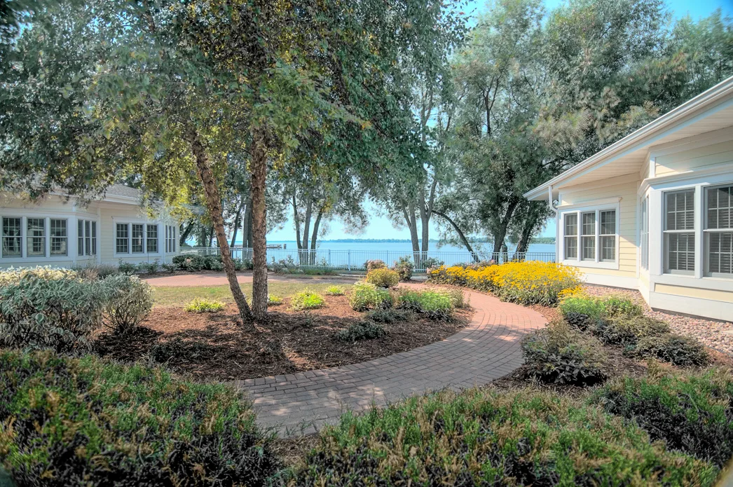 LAKESHORE MANOR