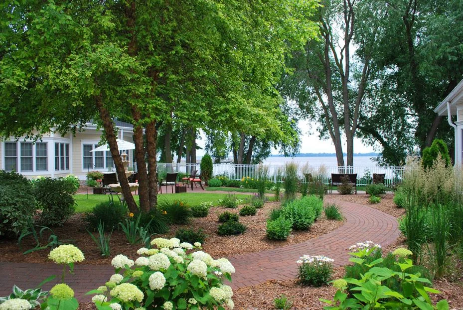 LAKESHORE MANOR