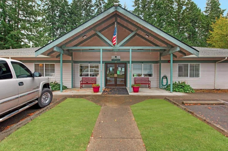 MEMORY CARE AT THE LODGES