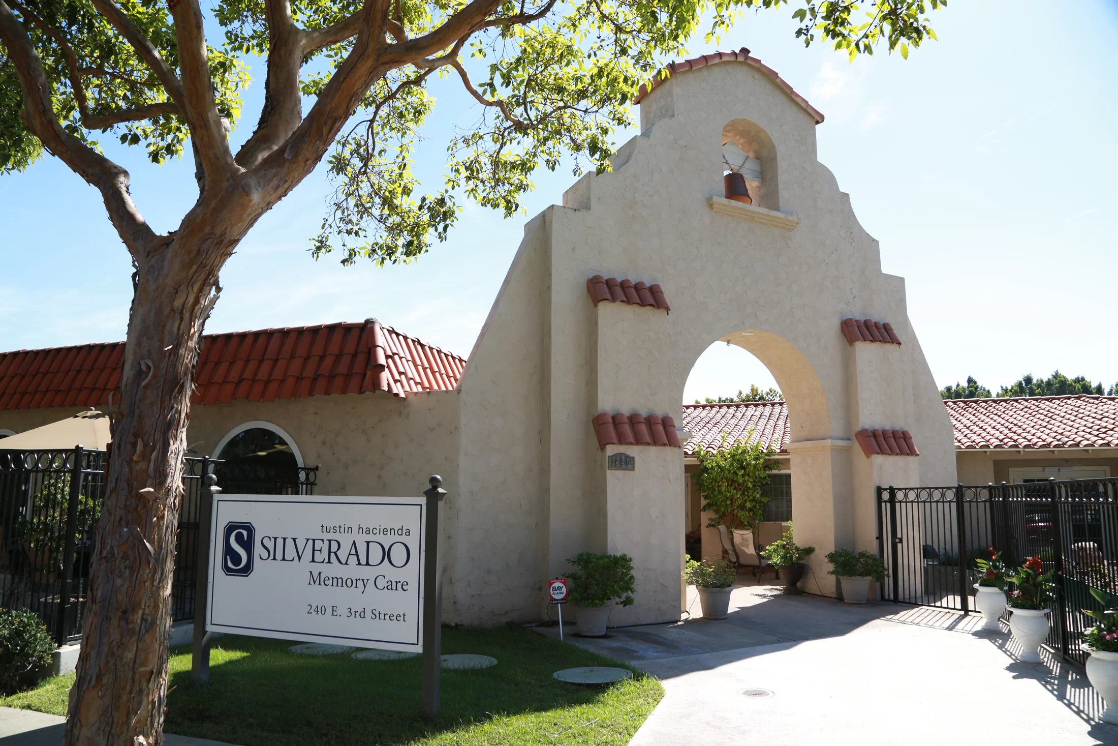 Silverado Tustin Hacienda - Memory Care photo
