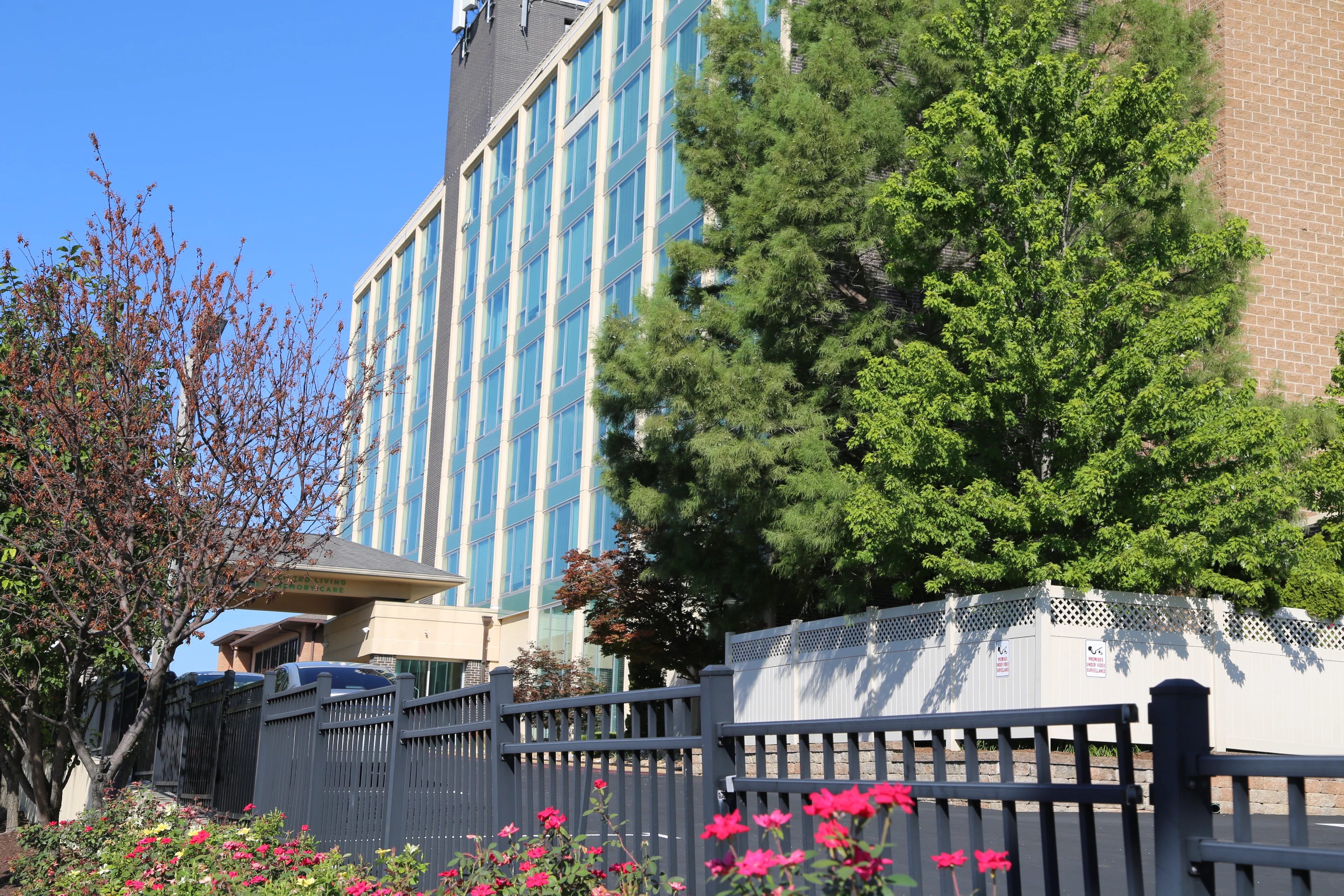 ST. LOUIS HILLS ASSISTED LIVING AND MEMORY CARE