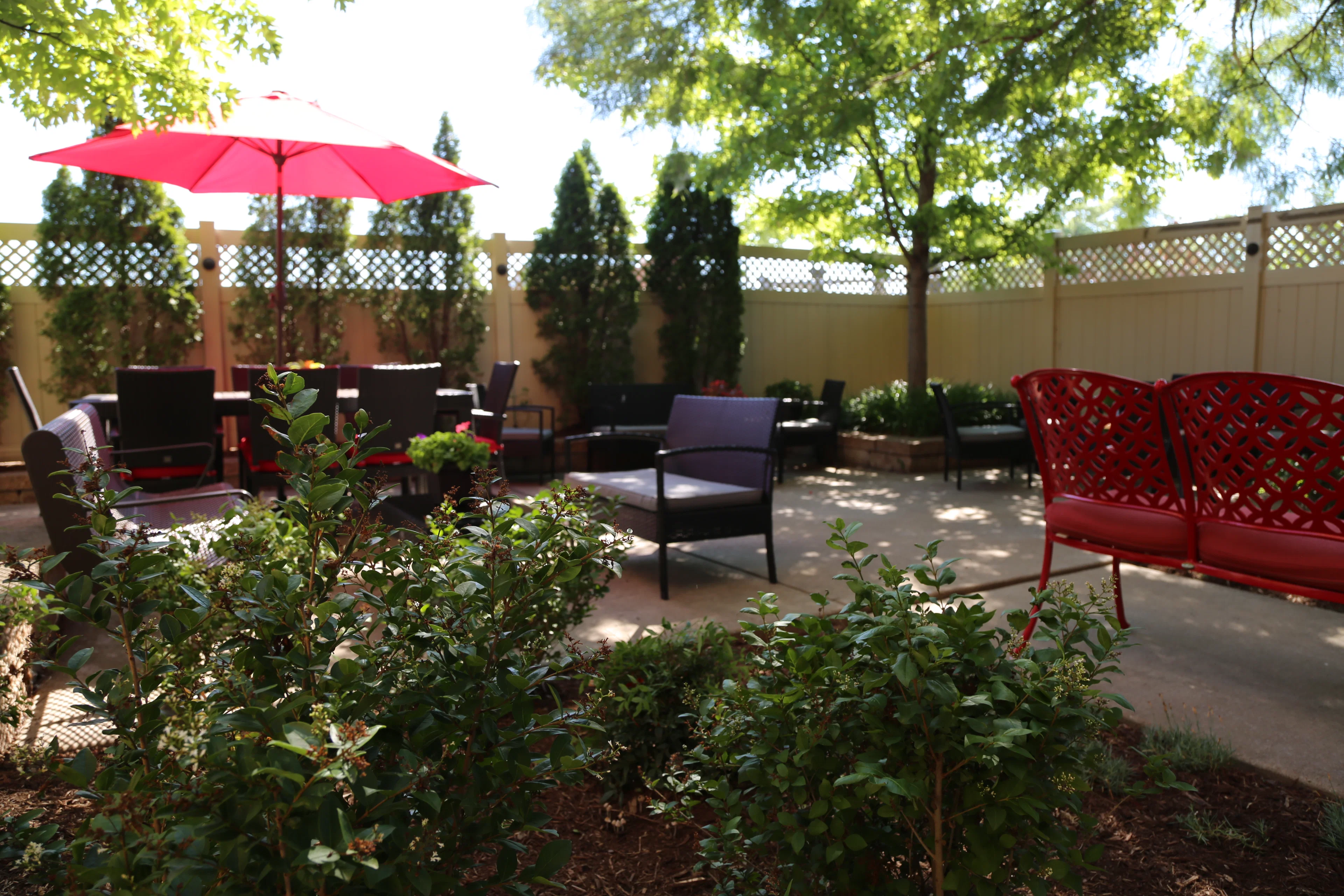 ST. LOUIS HILLS ASSISTED LIVING AND MEMORY CARE