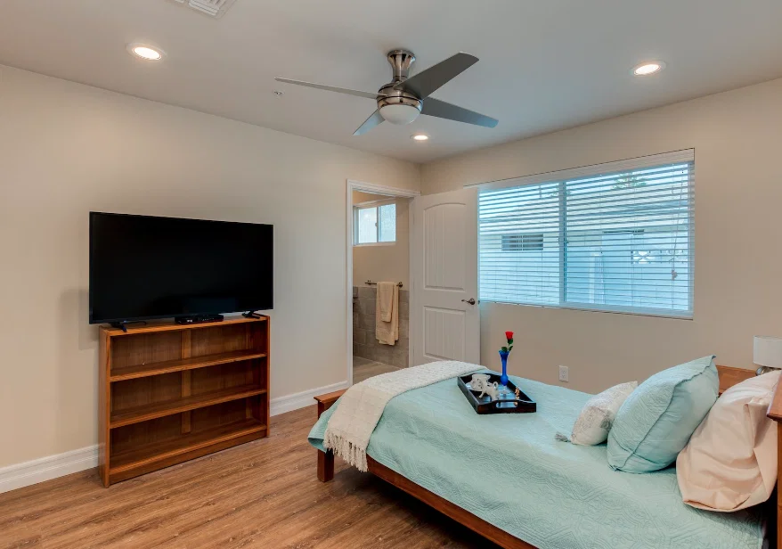 VISTA LIVING SENIOR CARE CAMELBACK