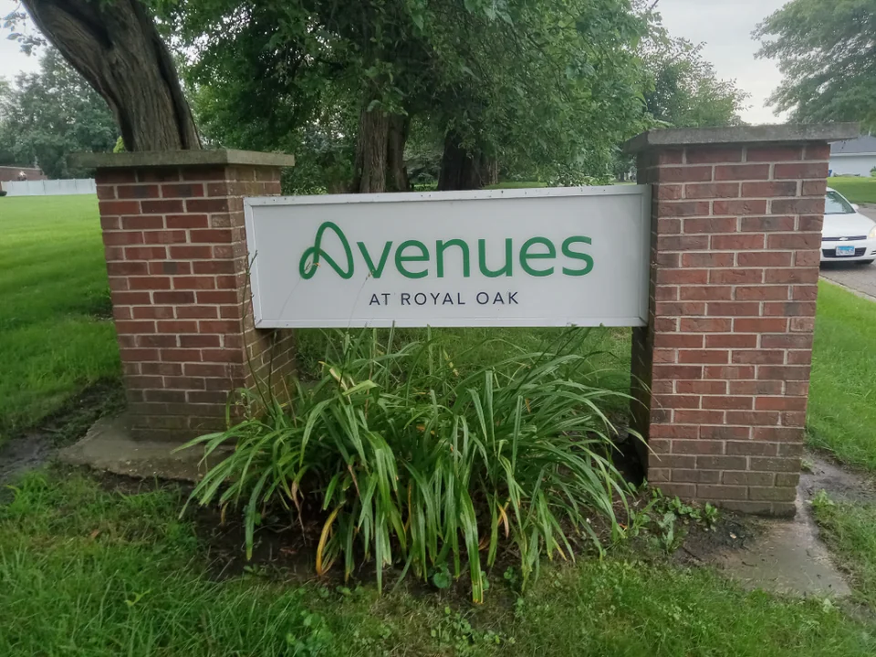 AVENUES AT ROYAL OAK