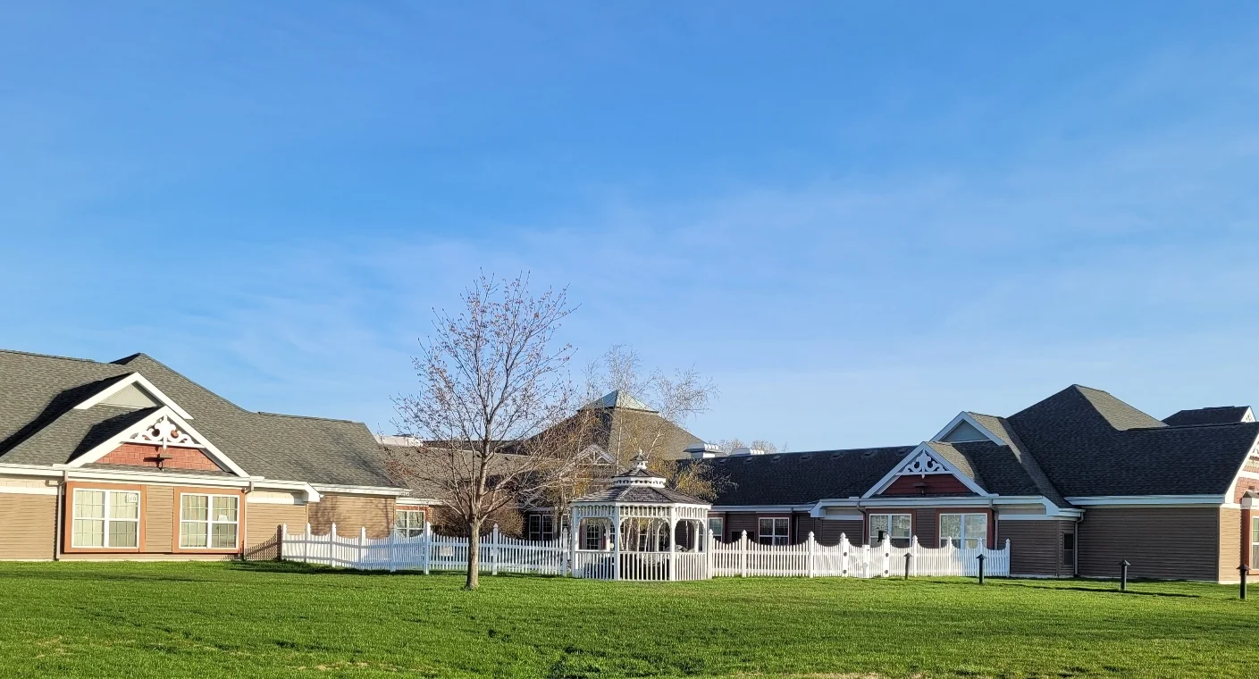 CARETEL INNS OF TRI-CITIES