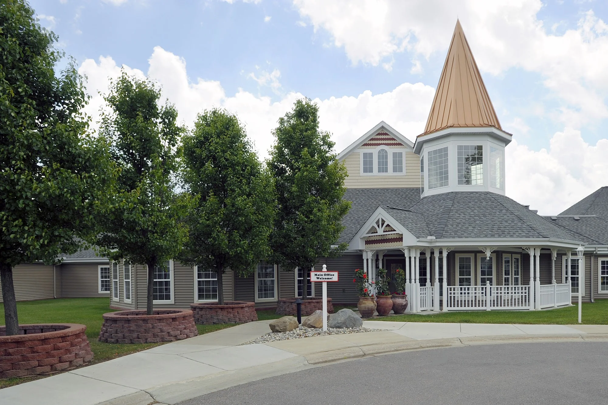 CARETEL INNS OF TRI-CITIES