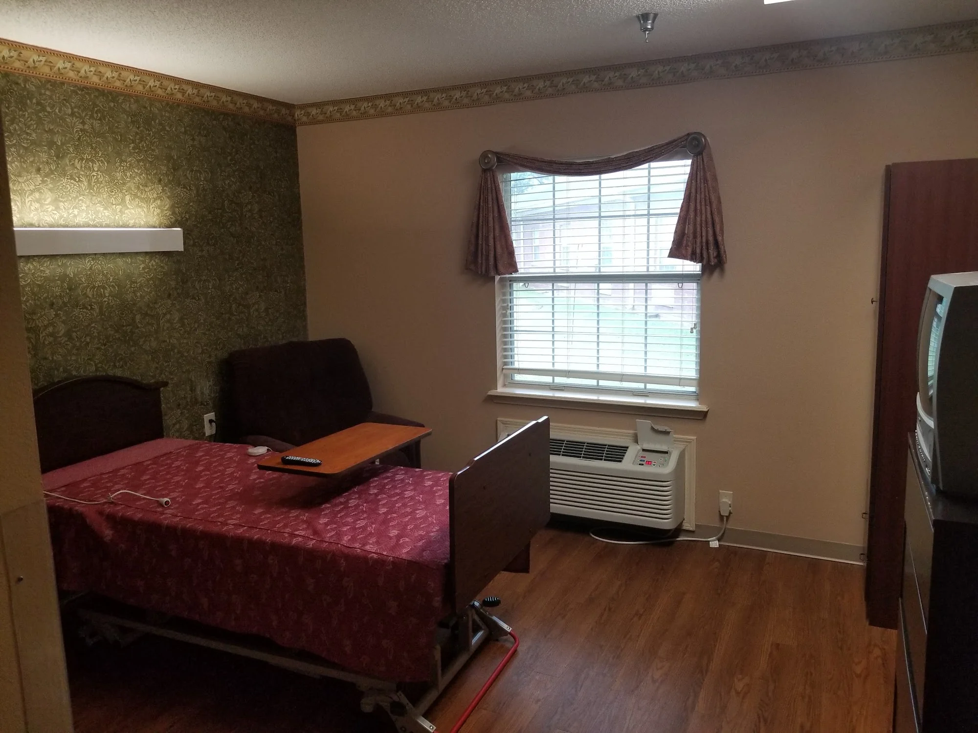 CASTLE PINES HEALTH AND REHABILITATION