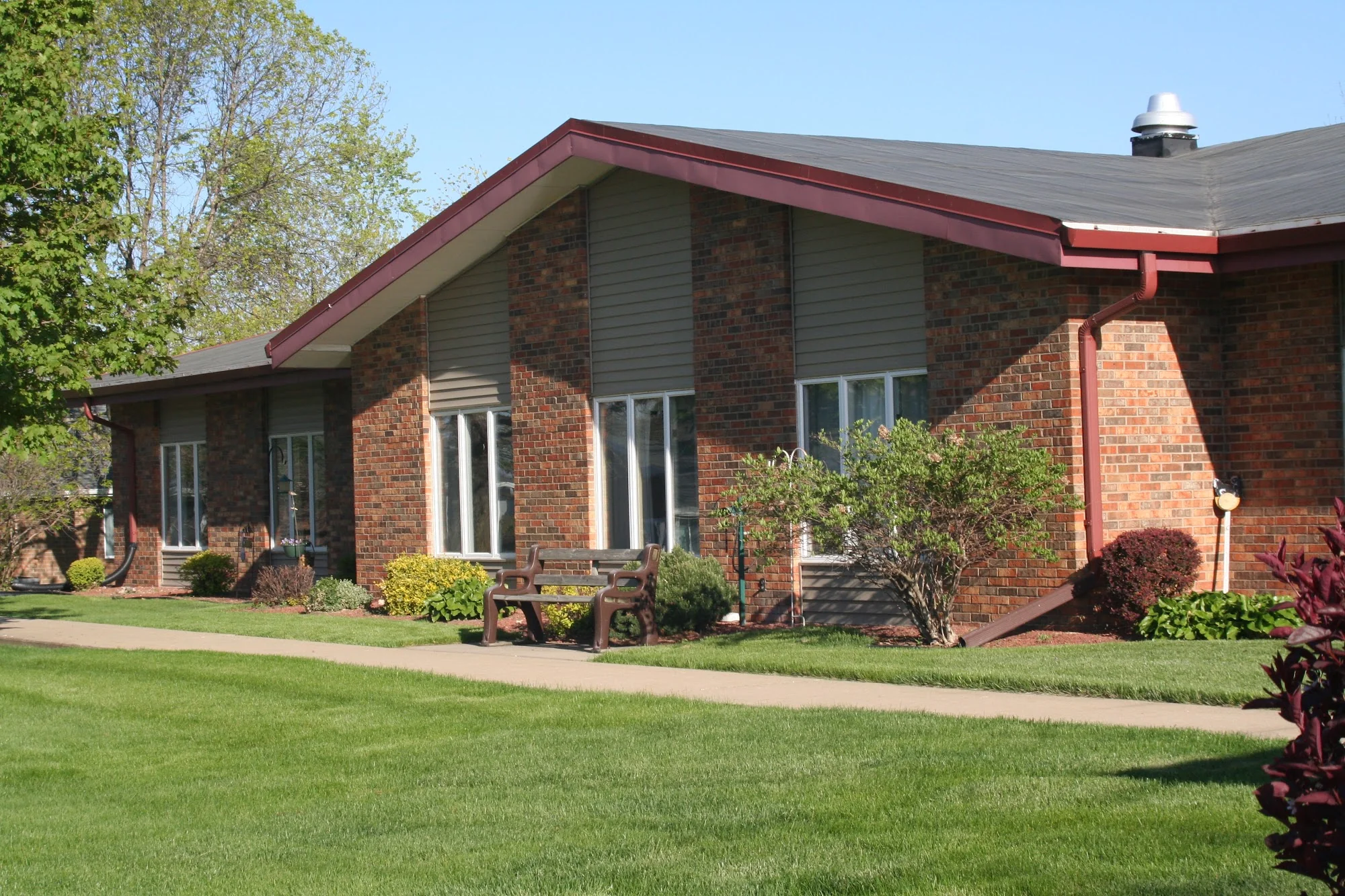 COLONIAL MANORS OF COLUMBUS COMMUNITY