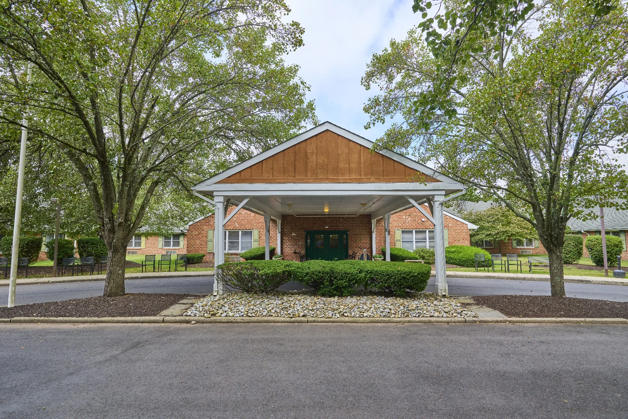 COUNTRY ARCH CARE CENTER