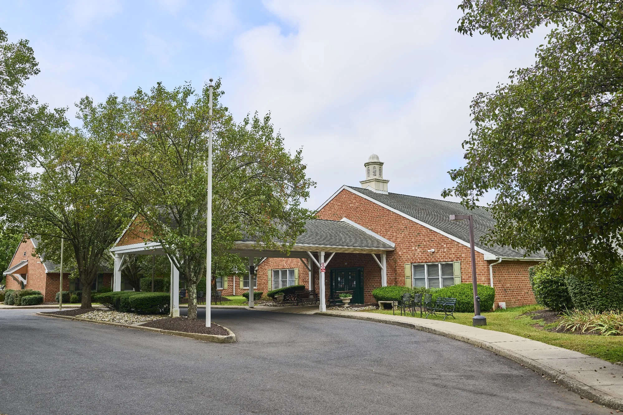 COUNTRY ARCH CARE CENTER