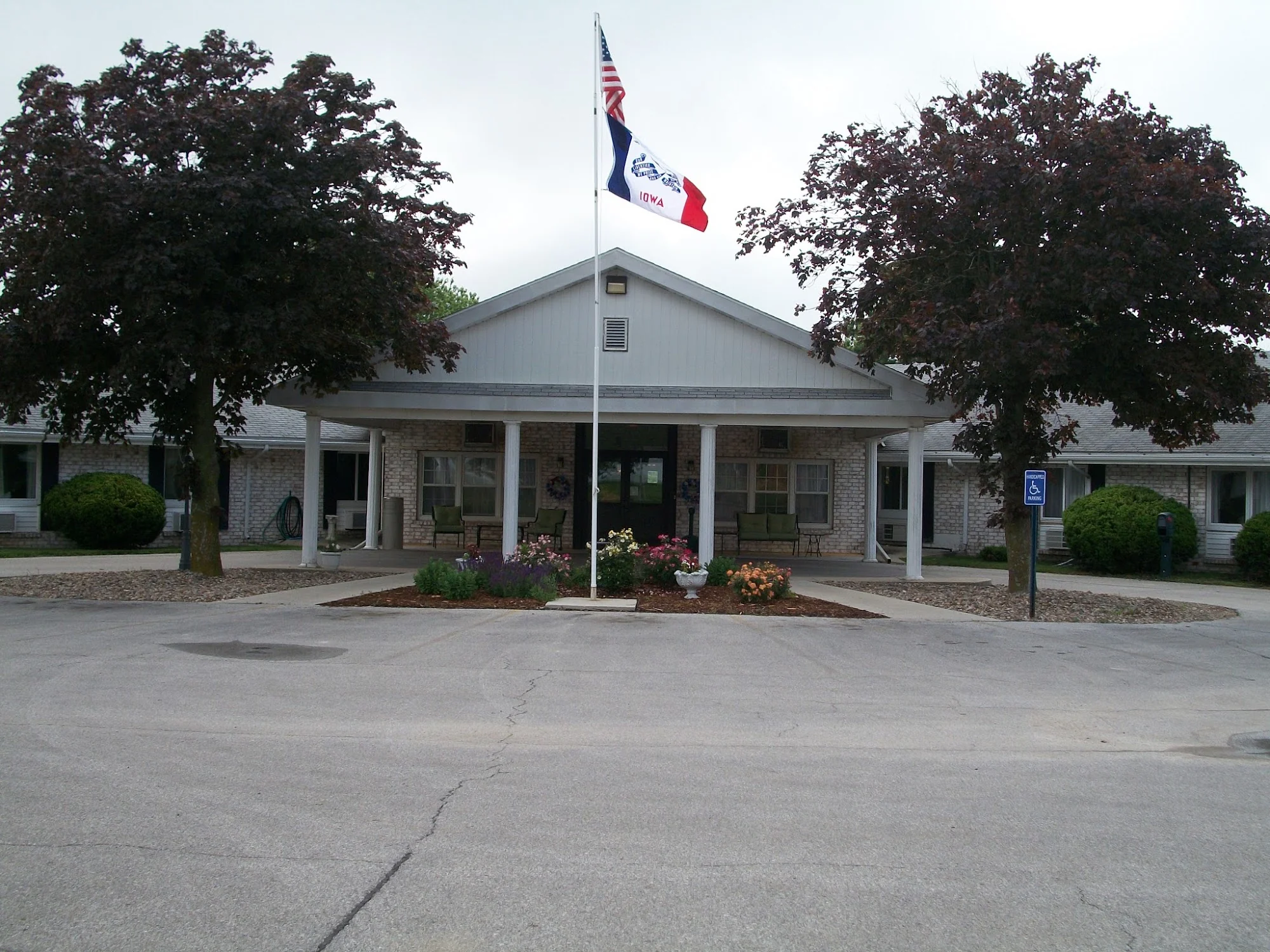CRESTON SPECIALTY CARE