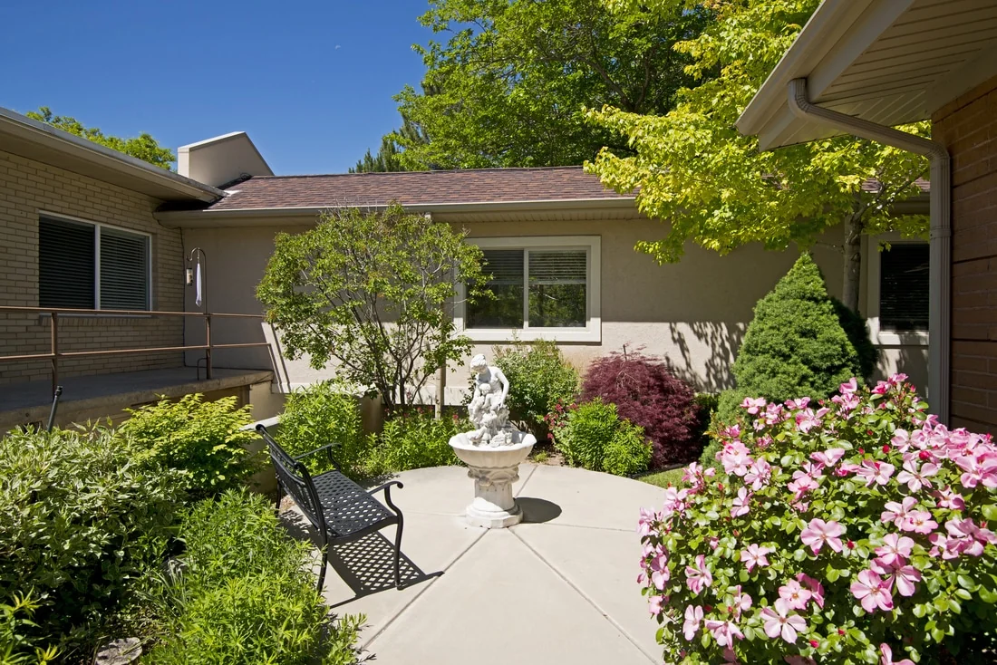 CRESTWOOD REHABILITATION AND NURSING