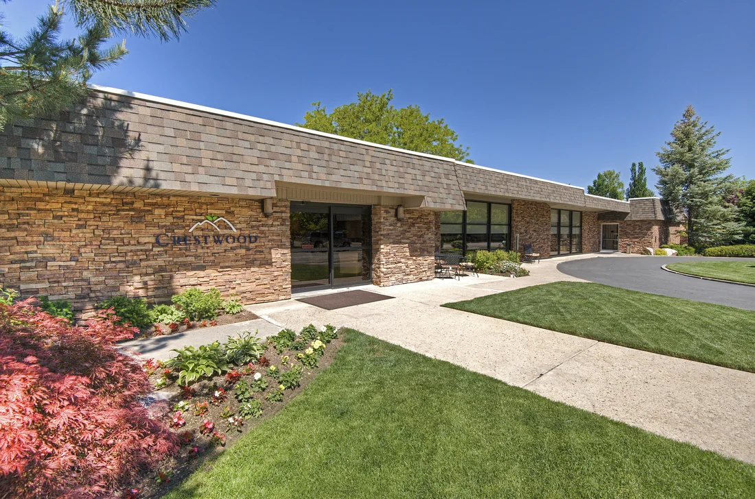 CRESTWOOD REHABILITATION AND NURSING