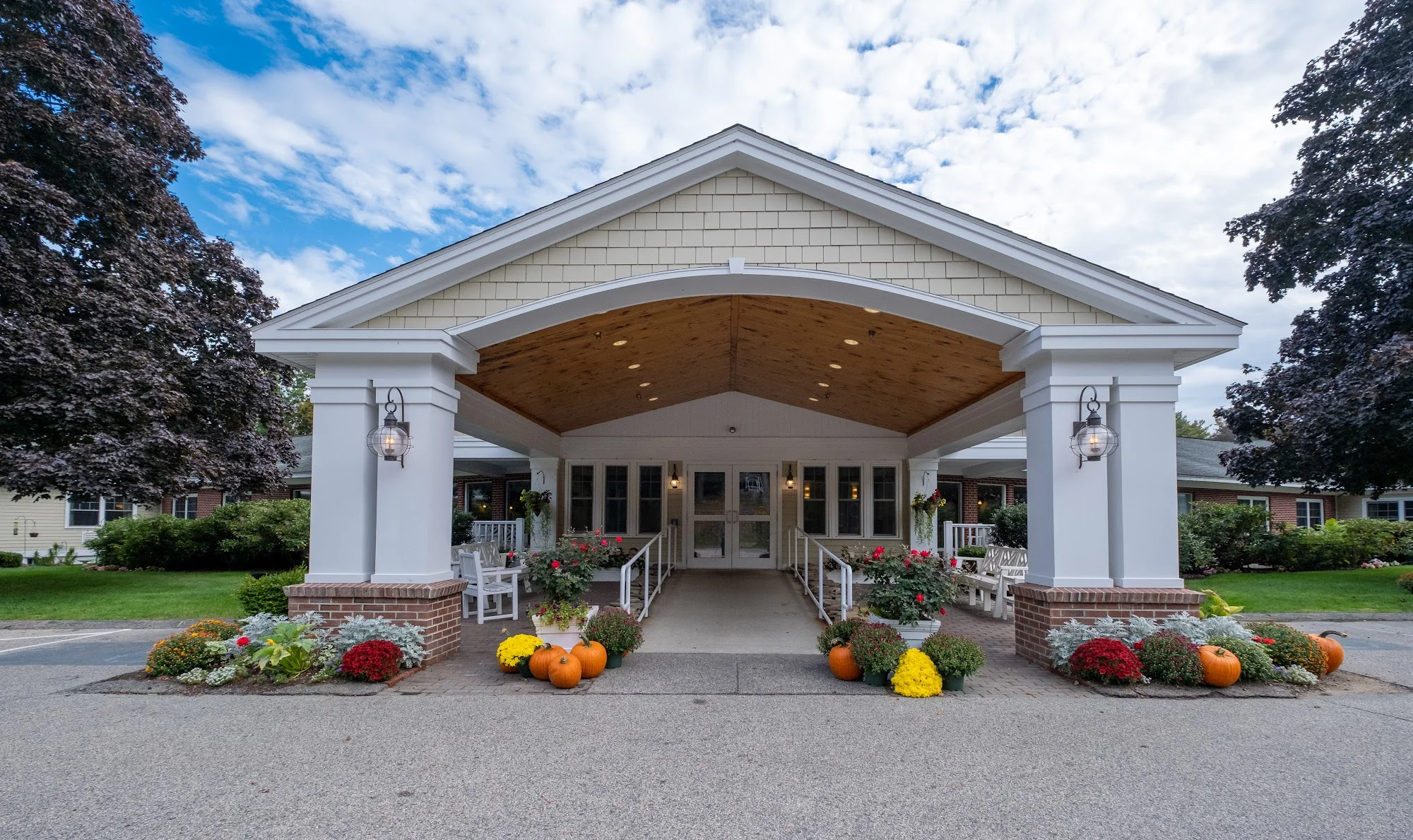 EDGEWOOD CENTRE (THE)