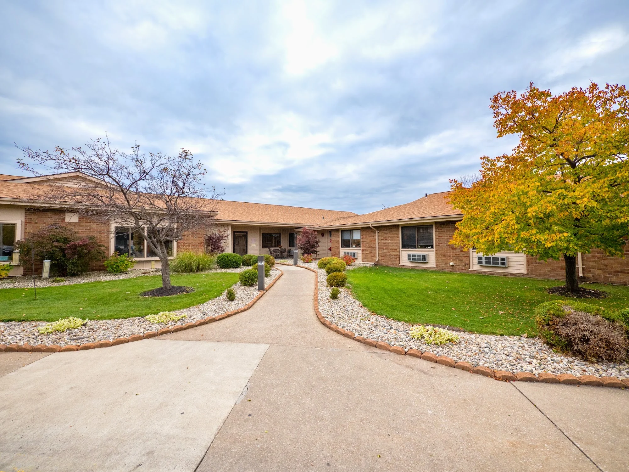 EDGEWOOD MANOR REHABILITATION  & HEALTHCARE CENTER