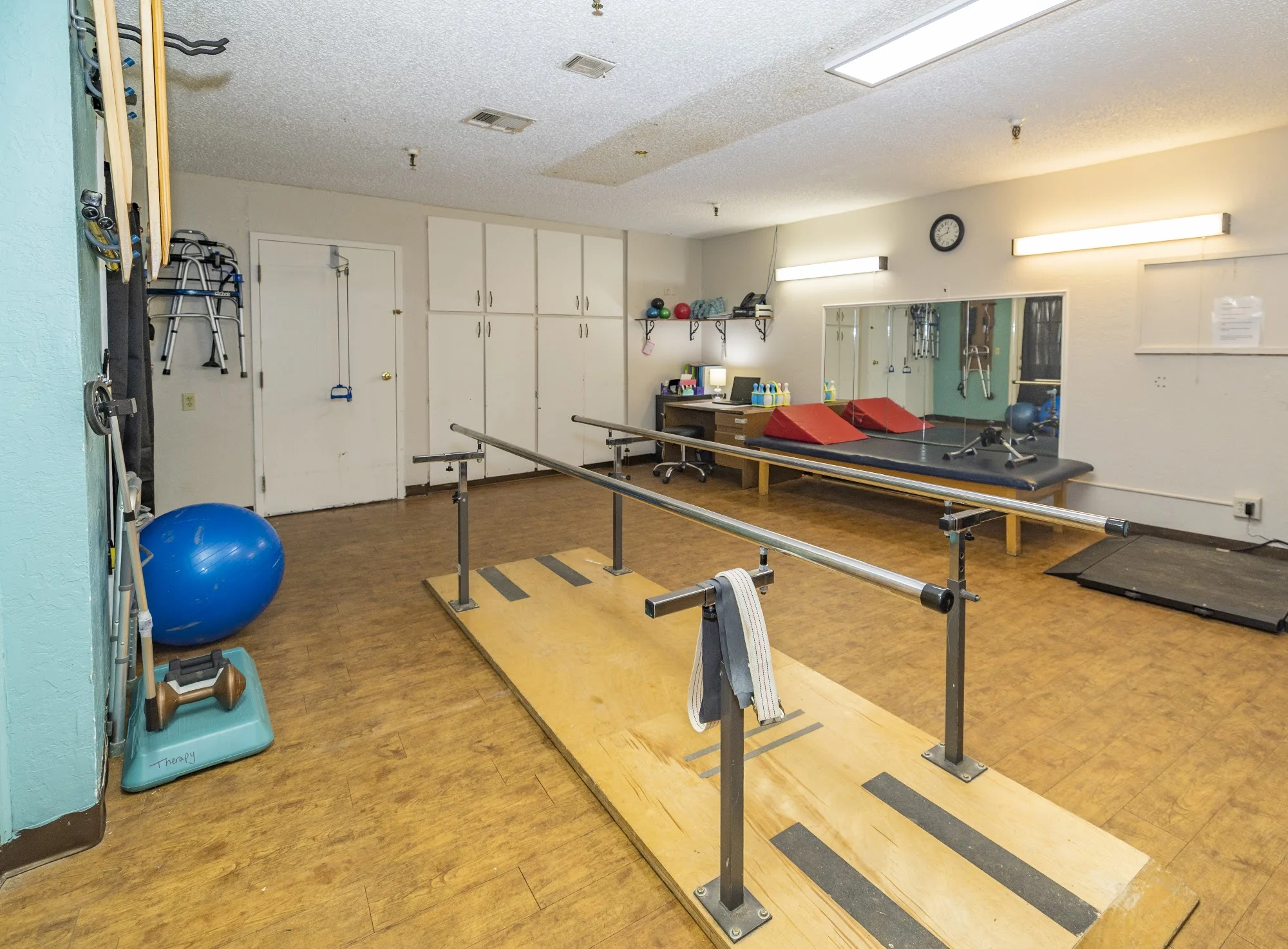 ENGLISH VILLAGE SKILLED NURSING AND THERAPY