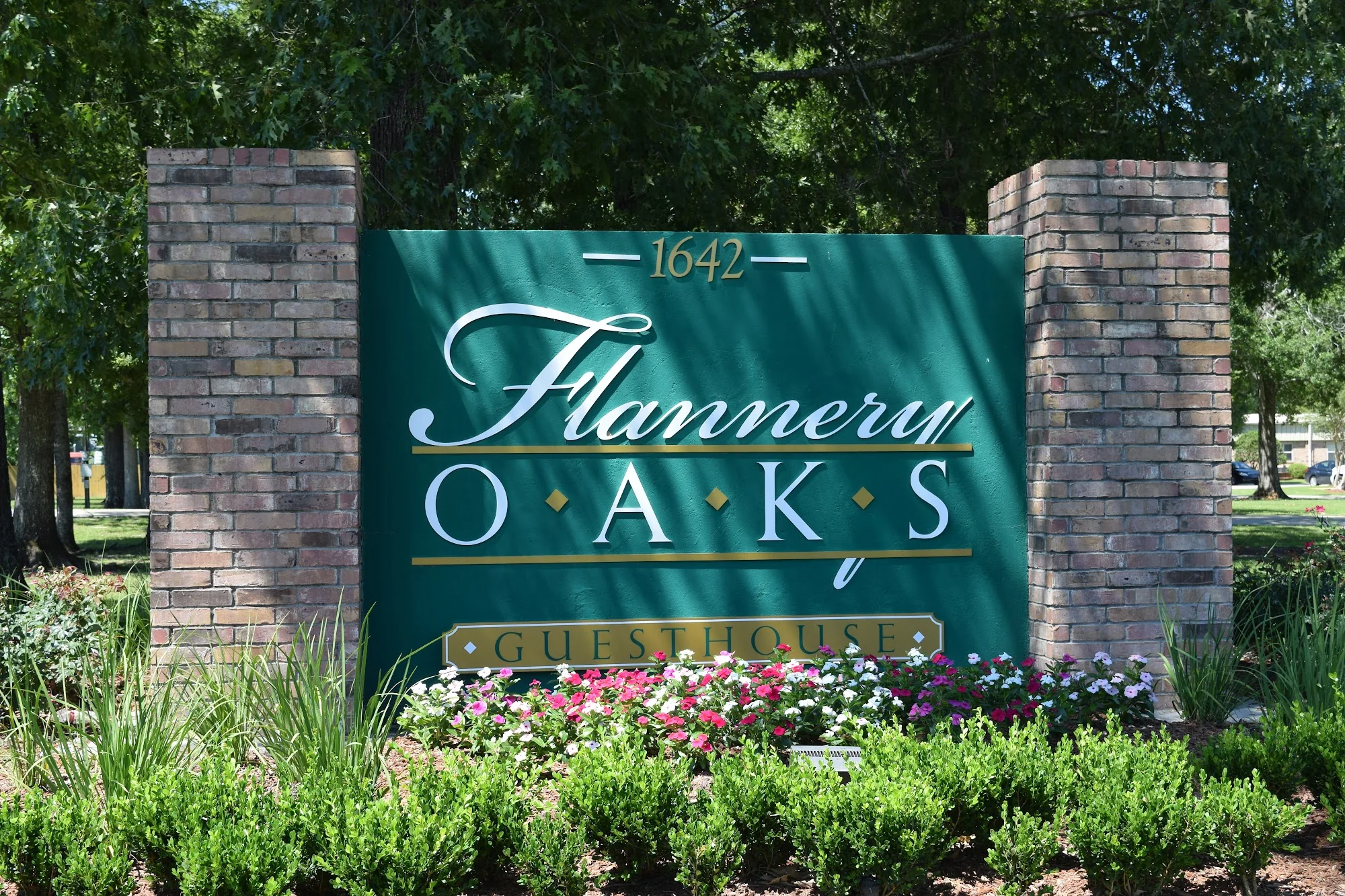 FLANNERY OAKS GUEST HOUSE