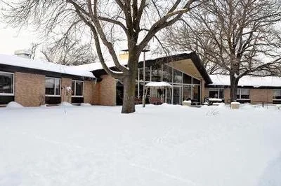 GLENOAKS SENIOR LIVING CAMPUS