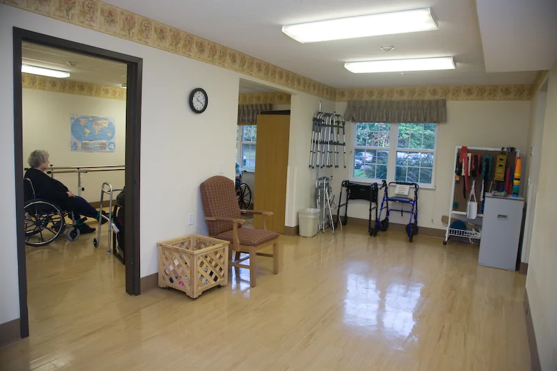 HUNTINGTON WOODS CARE & REHAB CENTER