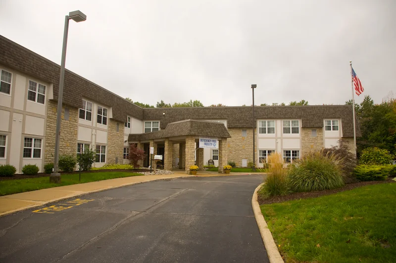 HUNTINGTON WOODS CARE & REHAB CENTER