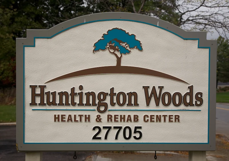 HUNTINGTON WOODS CARE & REHAB CENTER