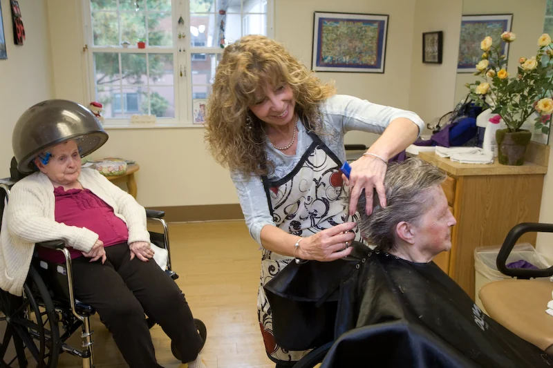 HUNTINGTON WOODS CARE & REHAB CENTER