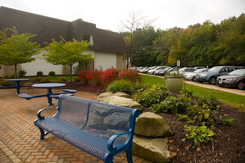 HUNTINGTON WOODS CARE & REHAB CENTER